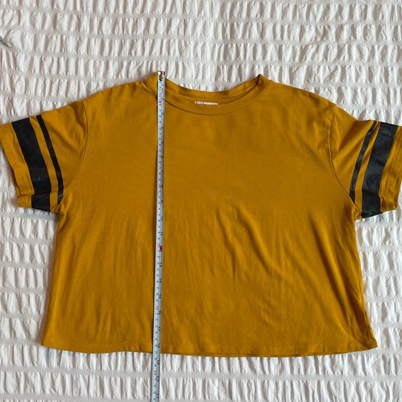 🌟Heart & Hips Yellow Cropped T-Shirt Size Large | Striped Sleeve Varsity Style - Picture 4 of 5